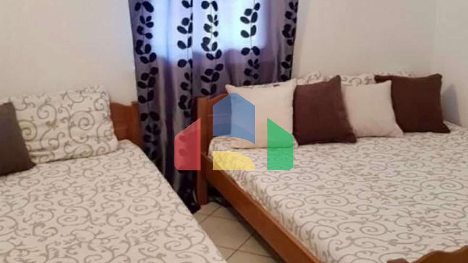 Дом с апартаментами в 5 минутах от пляжа в Добры воды