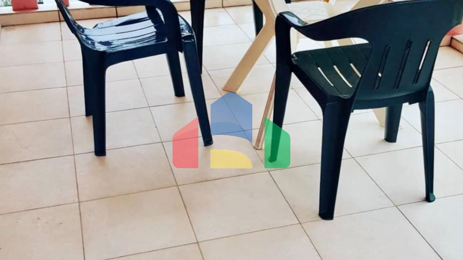 Дом с апартаментами в 5 минутах от пляжа в Добры воды