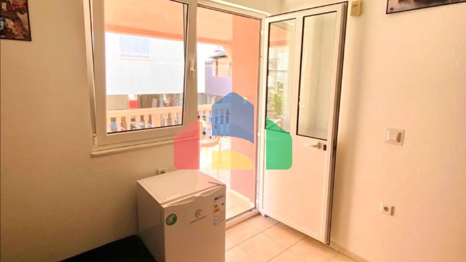 Дом с апартаментами в 5 минутах от пляжа в Добры воды