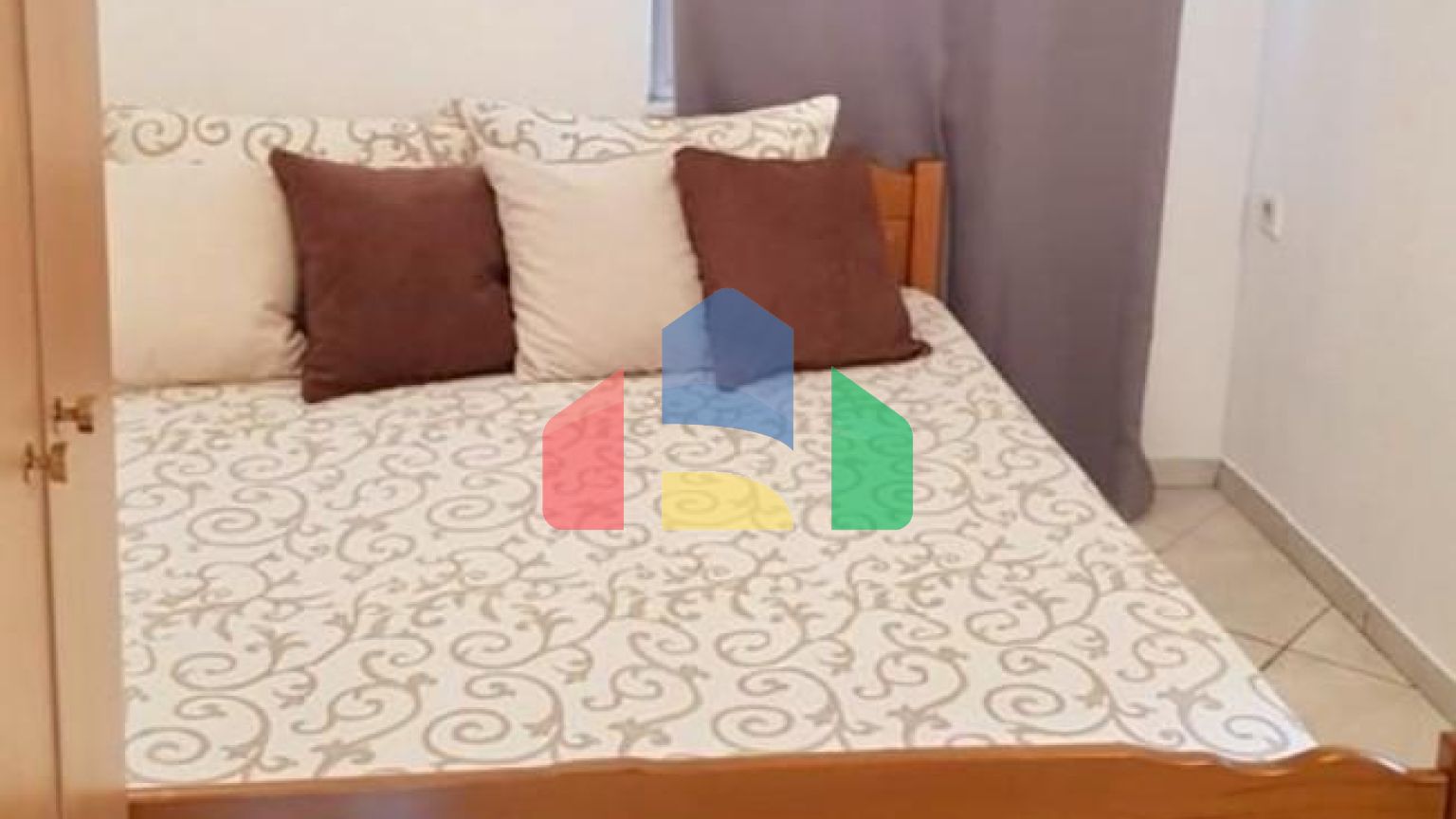 Дом с апартаментами в 5 минутах от пляжа в Добры воды