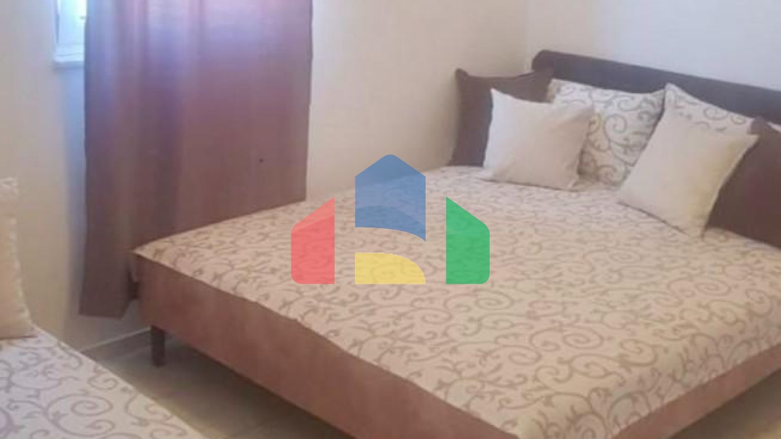 Дом с апартаментами в 5 минутах от пляжа в Добры воды