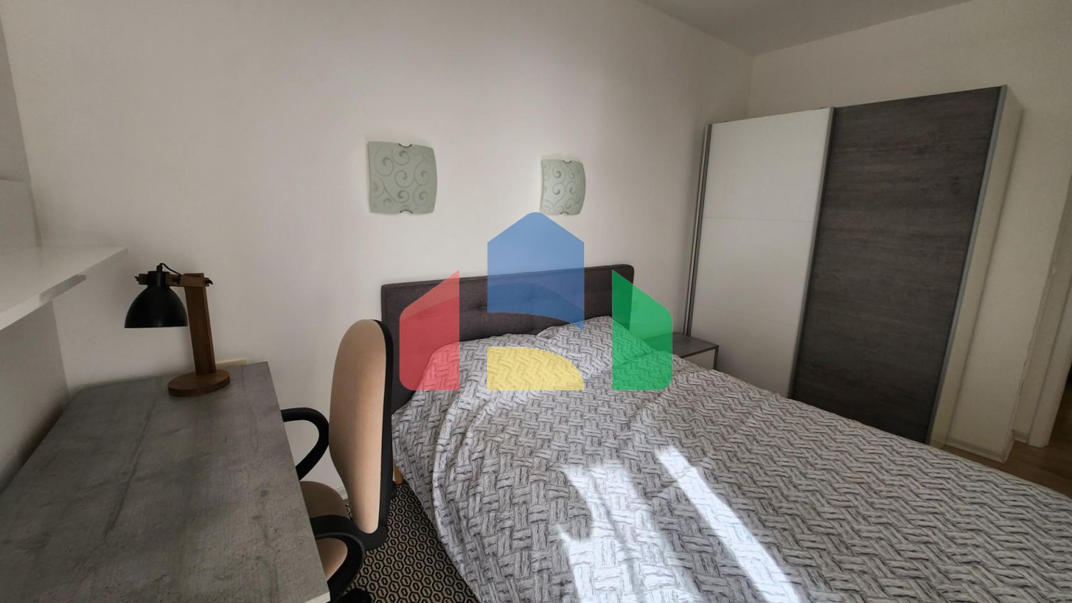 Квартира с панорамным видом на море в комплексе с бассейном, 126м2