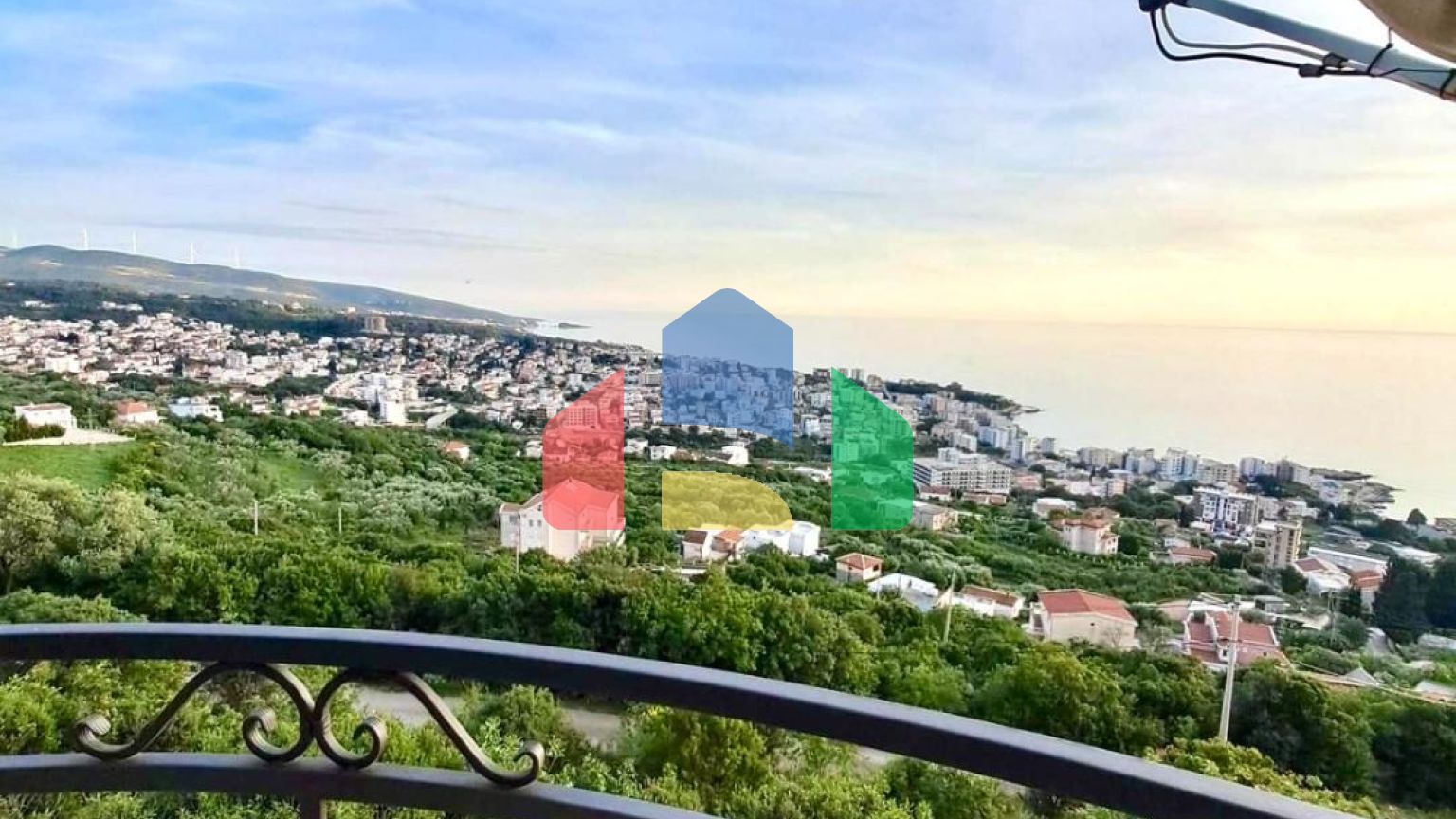 Дом с панорамным видом на море в Добры Воды