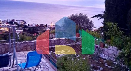 Дом с панорамным видом на море в Добры Воды