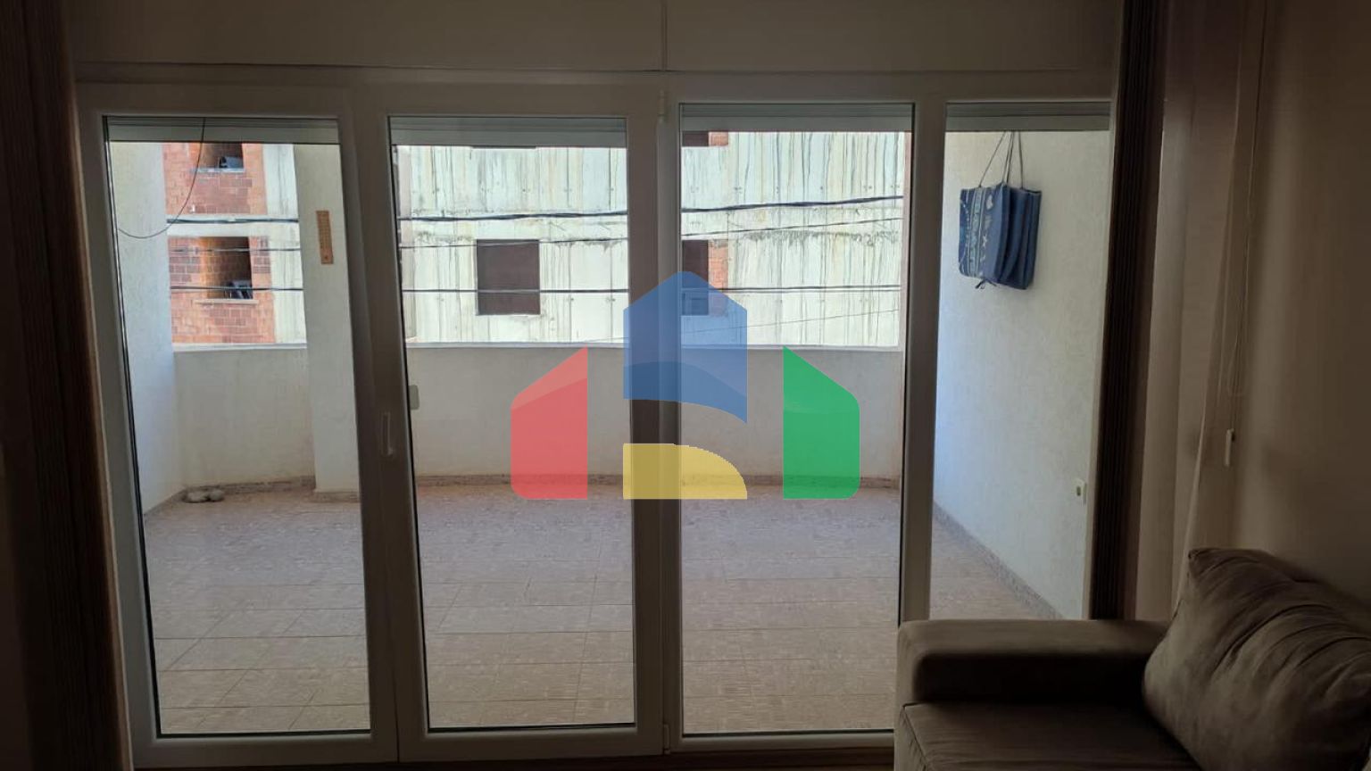 Предлагается к продаже квартира с 3-мя спальнями в Добрых Водах.