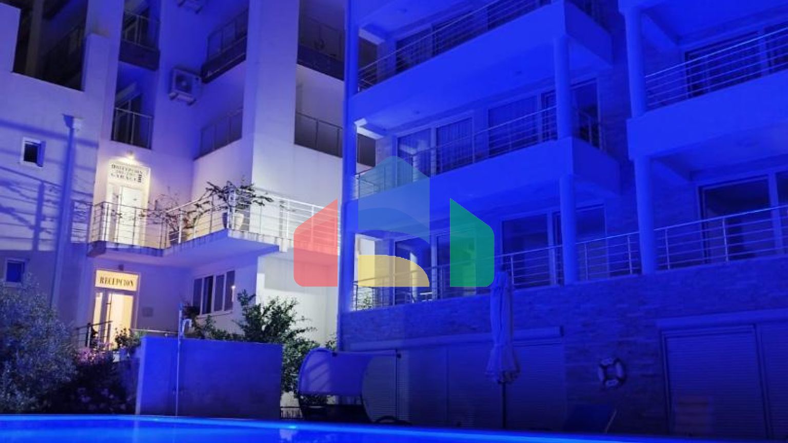 Квартира с 2 спальнями в Добра Вода на первой линии с бассейном