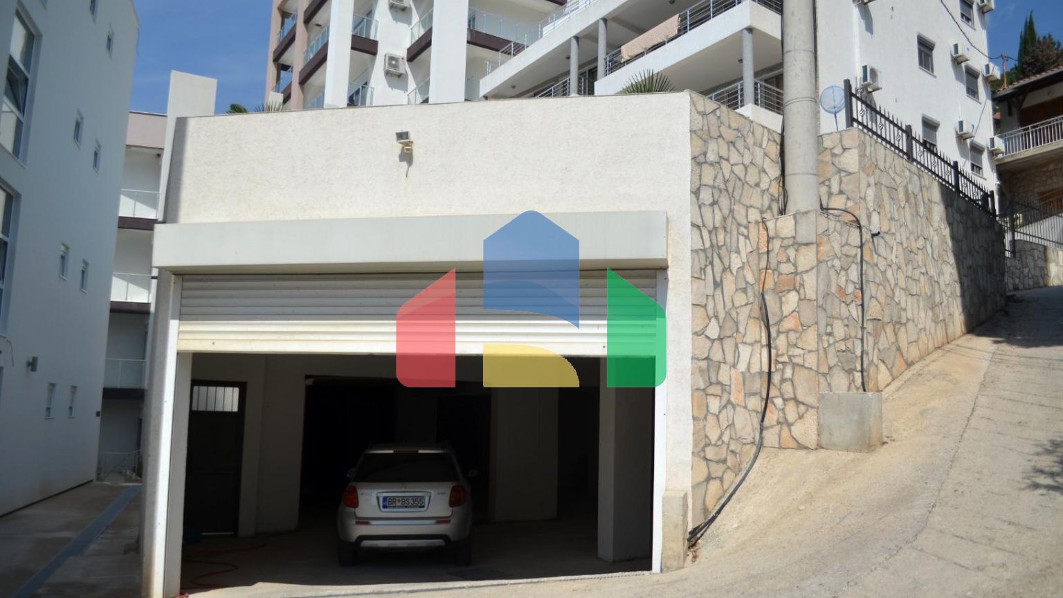 Квартира с 2 спальнями в Добра Вода на первой линии с бассейном