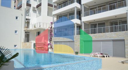 Квартира с 2 спальнями в Добра Вода на первой линии с бассейном