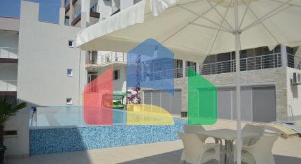 Квартира с 2 спальнями в Добра Вода на первой линии с бассейном