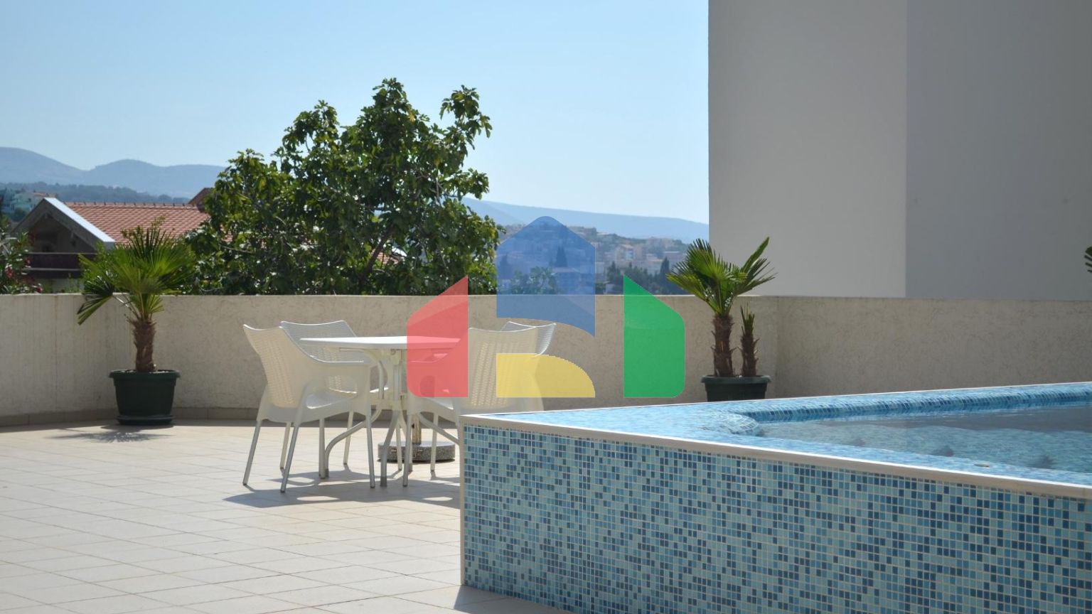 Квартира с 2 спальнями в Добра Вода на первой линии с бассейном