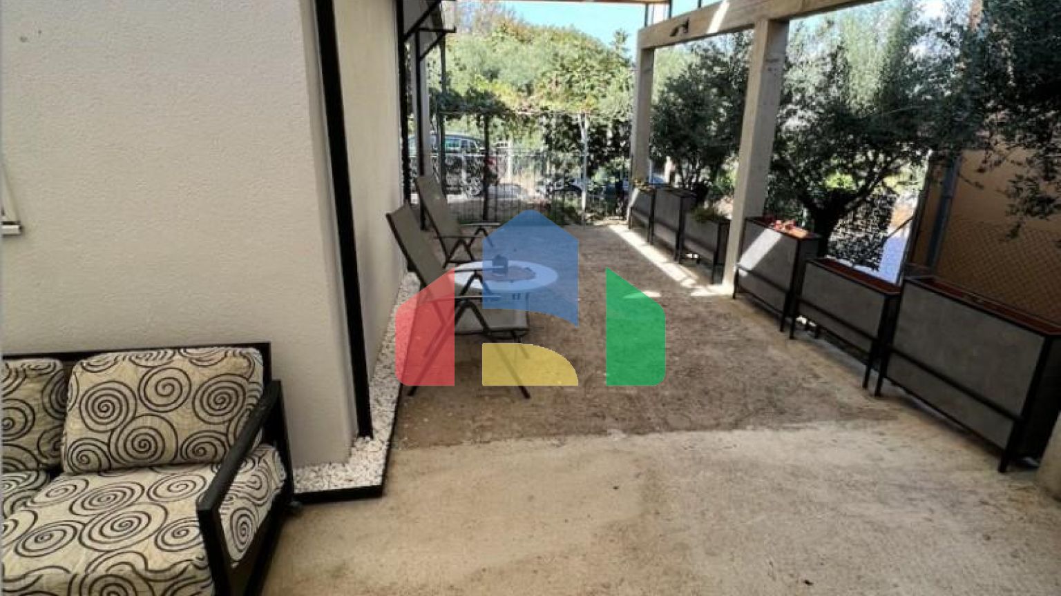 Предлагается к продаже Дом в Добра Воде ниже магистрали.