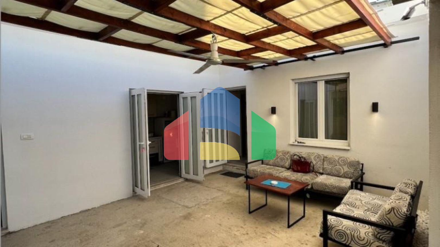 Предлагается к продаже Дом в Добра Воде ниже магистрали.