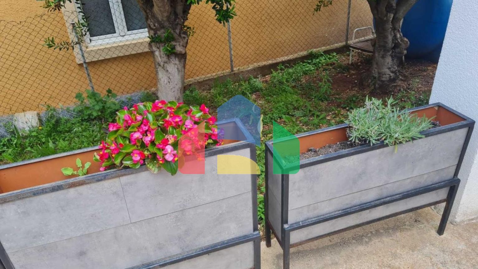 Предлагается к продаже Дом в Добра Воде ниже магистрали.