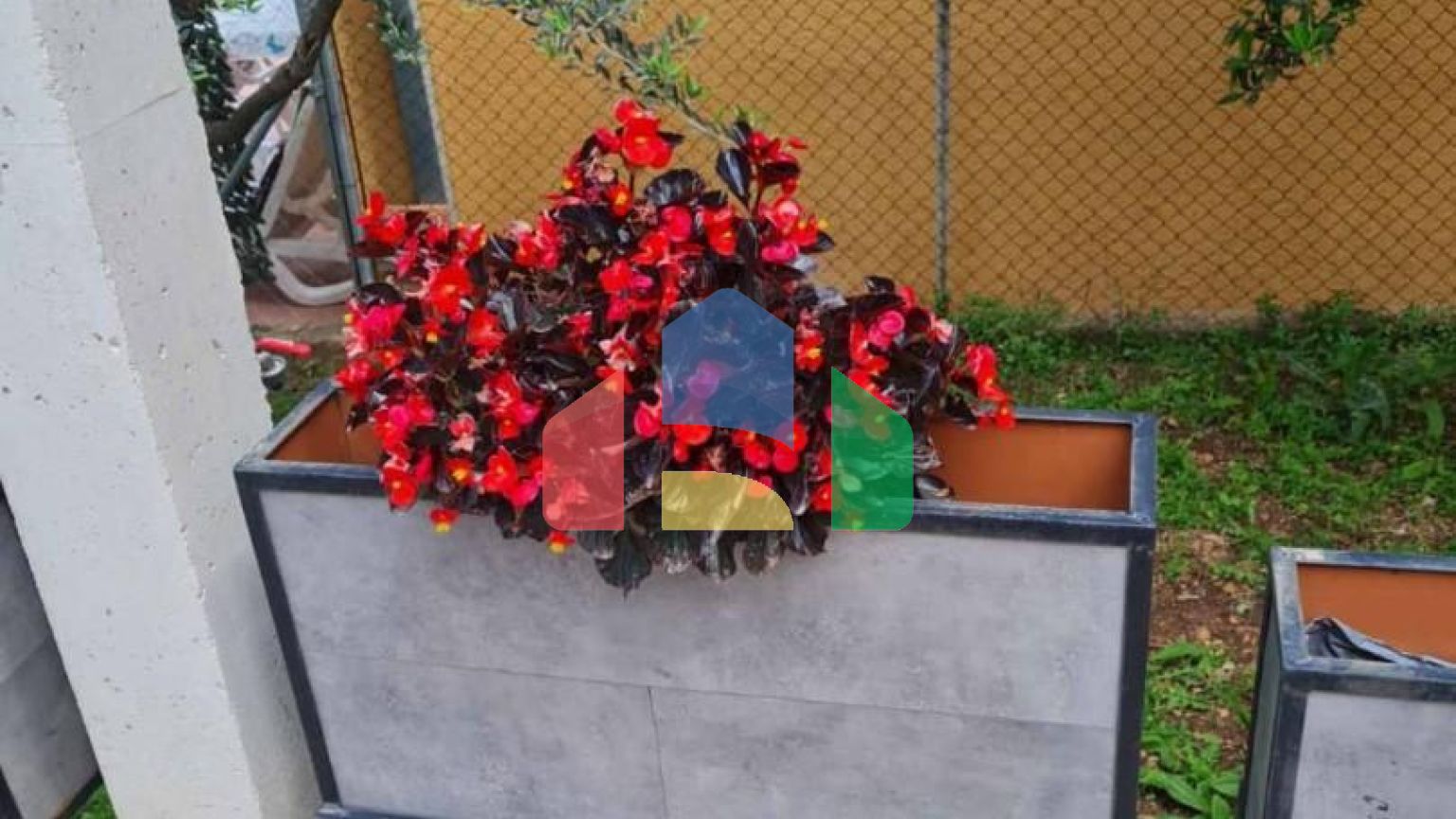 Предлагается к продаже Дом в Добра Воде ниже магистрали.