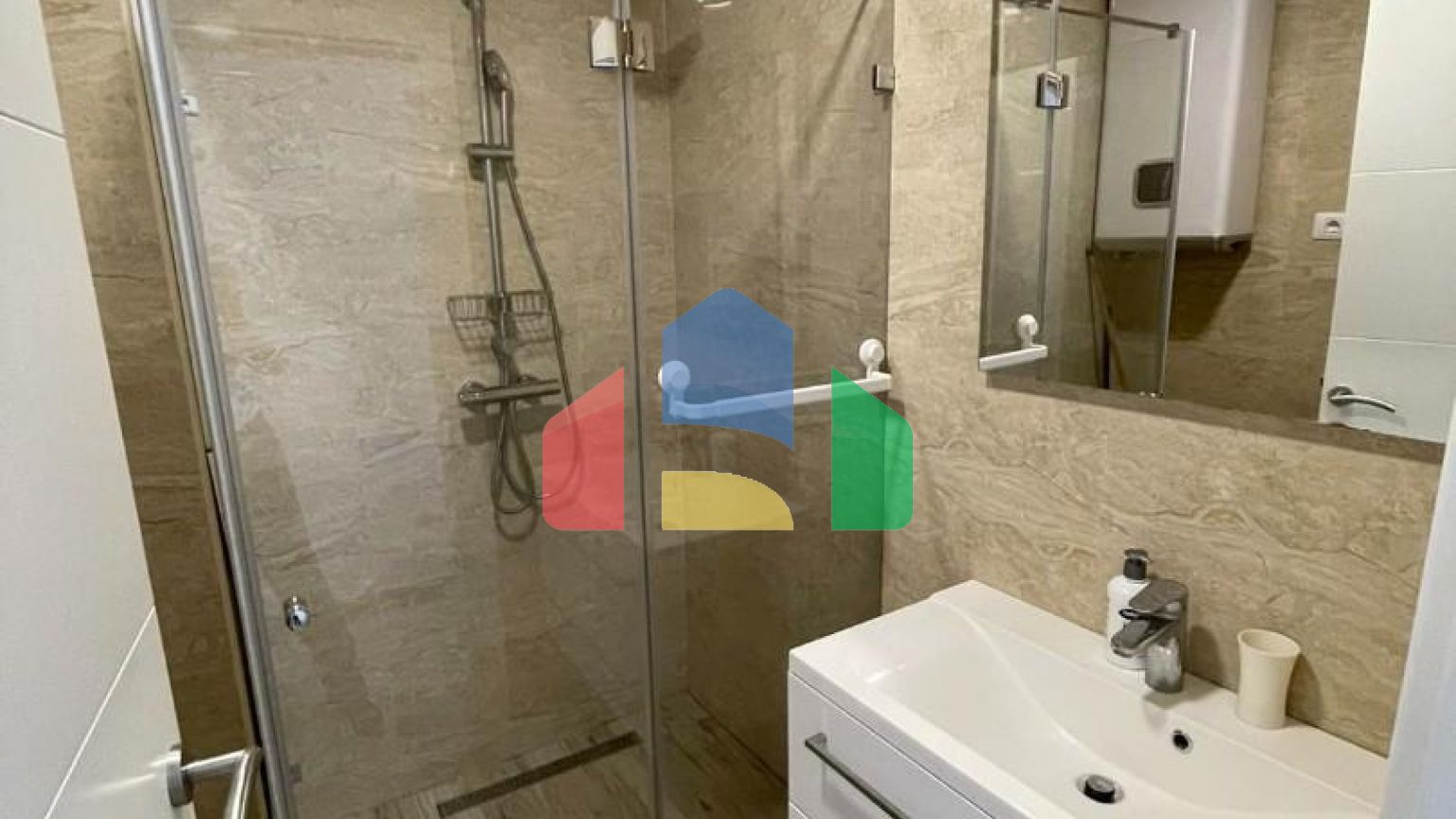 Квартира студия, на первой линии в туристическом поселке Добра Вода.