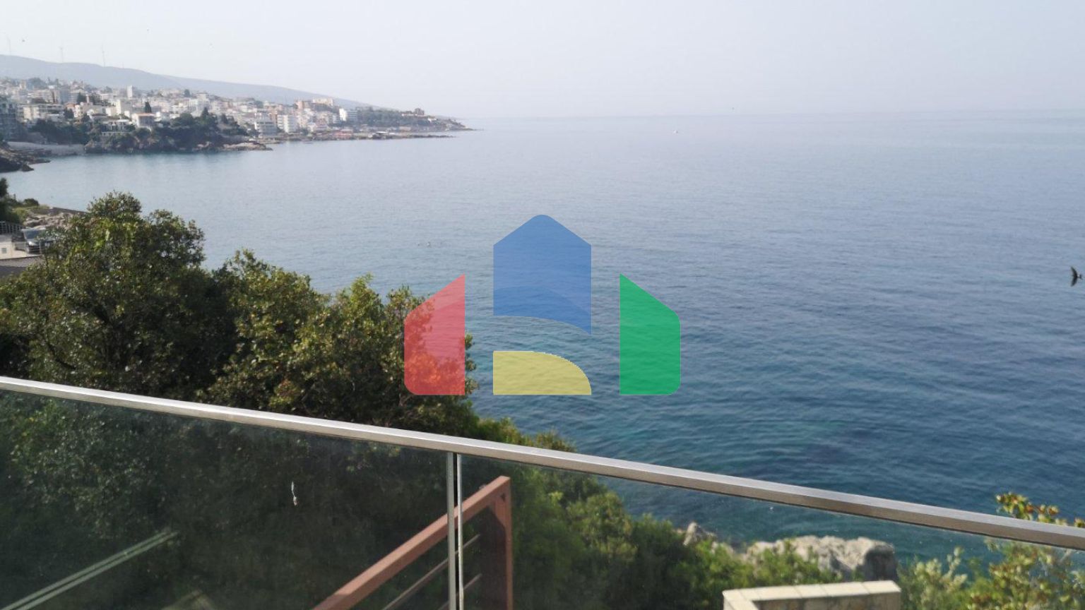 Квартира студия, на первой линии в туристическом поселке Добра Вода.