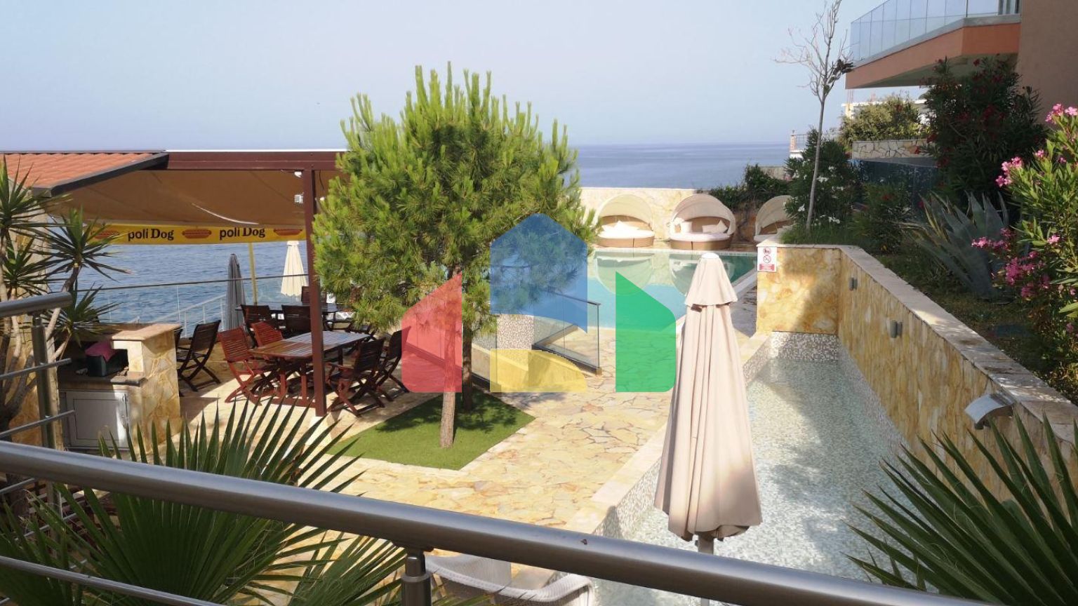 Квартира студия, на первой линии в туристическом поселке Добра Вода.