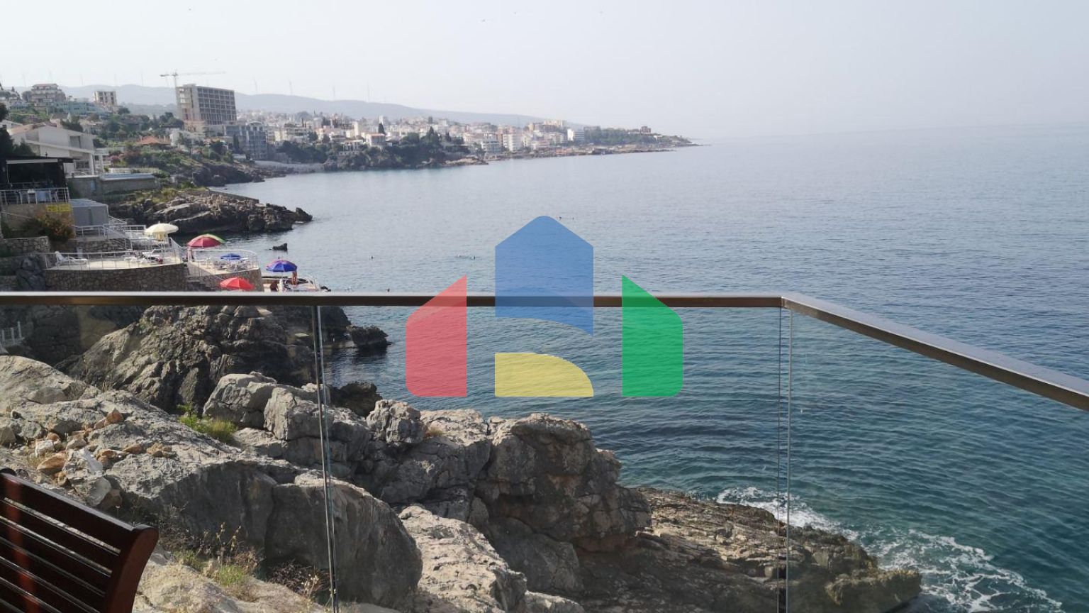 Квартира студия, на первой линии в туристическом поселке Добра Вода.