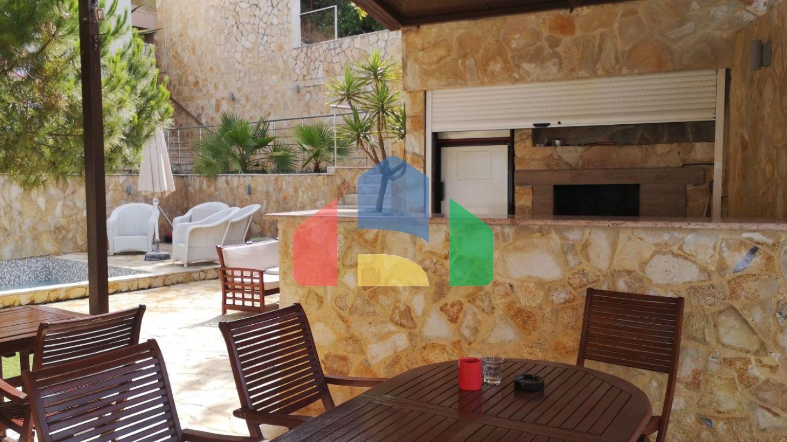 Квартира студия, на первой линии в туристическом поселке Добра Вода.