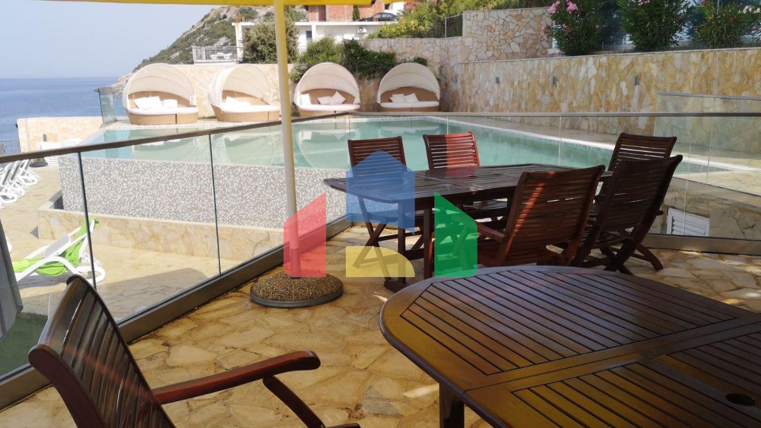 Квартира студия, на первой линии в туристическом поселке Добра Вода.