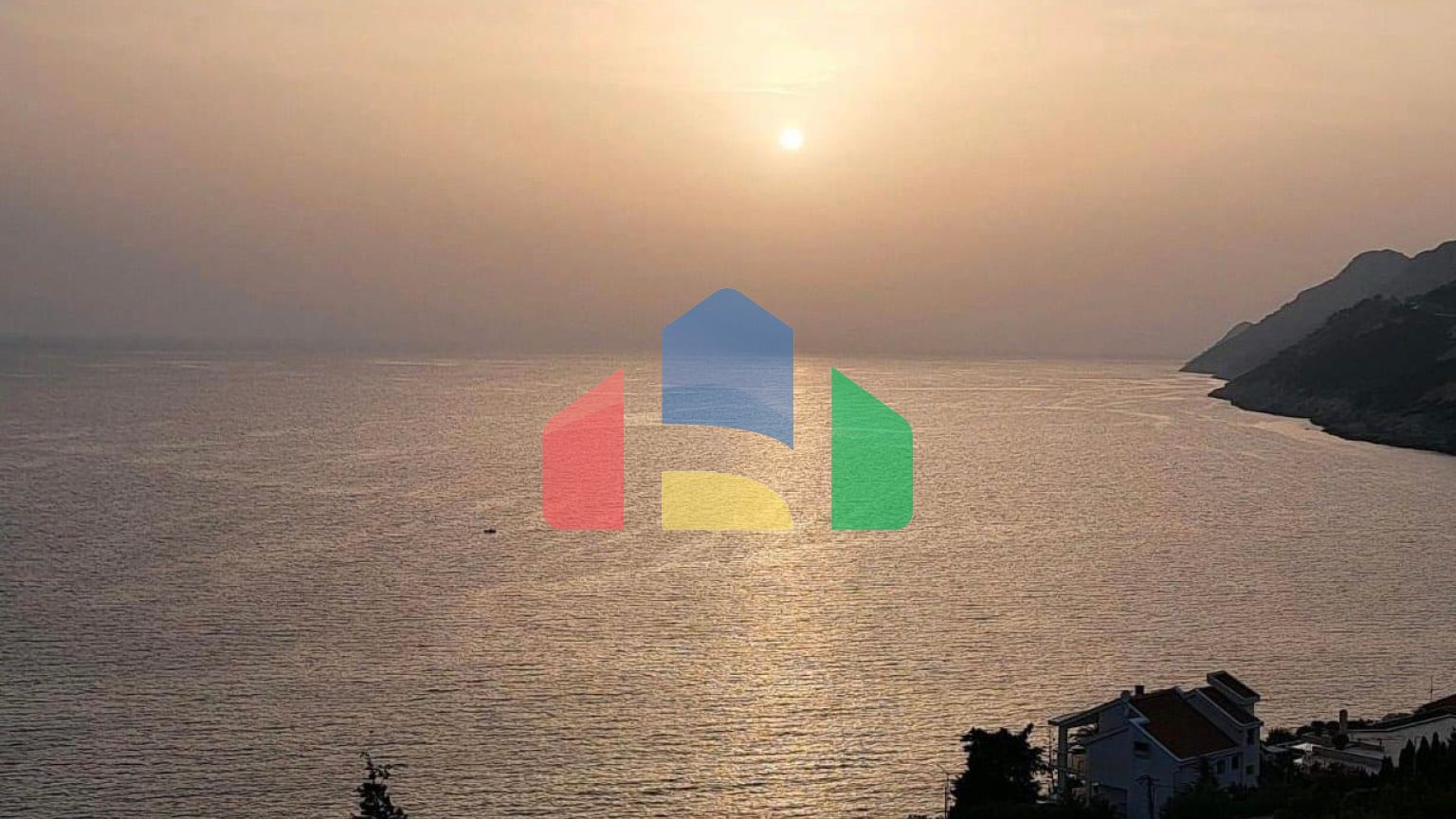 Современная и уютная квартира с 2 спальнями и потрясающим панорамным видом на море в Добры воды.