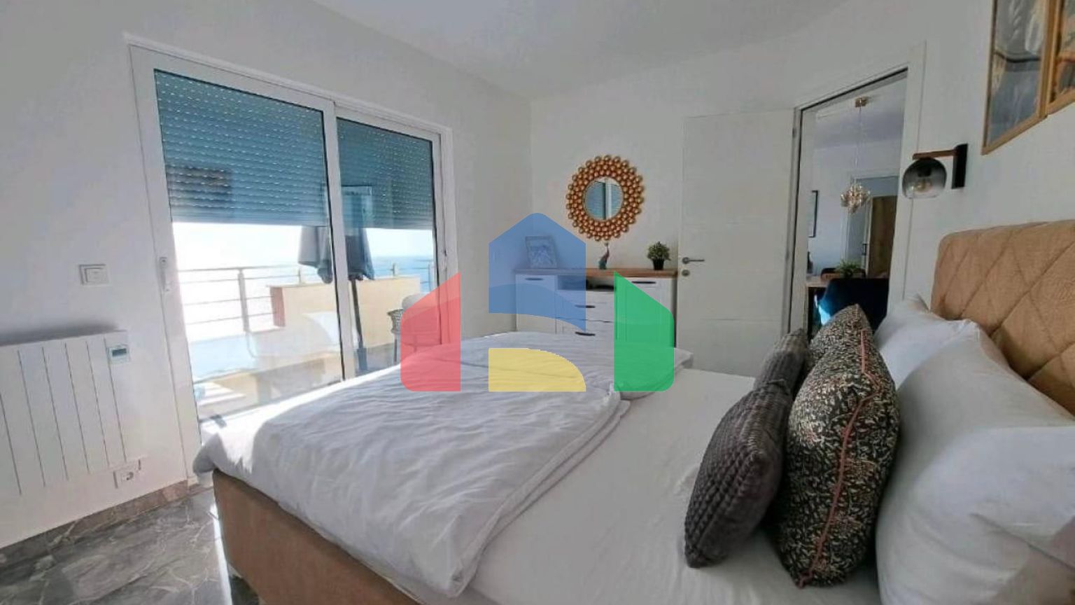 Современная и уютная квартира с 2 спальнями и потрясающим панорамным видом на море в Добры воды.