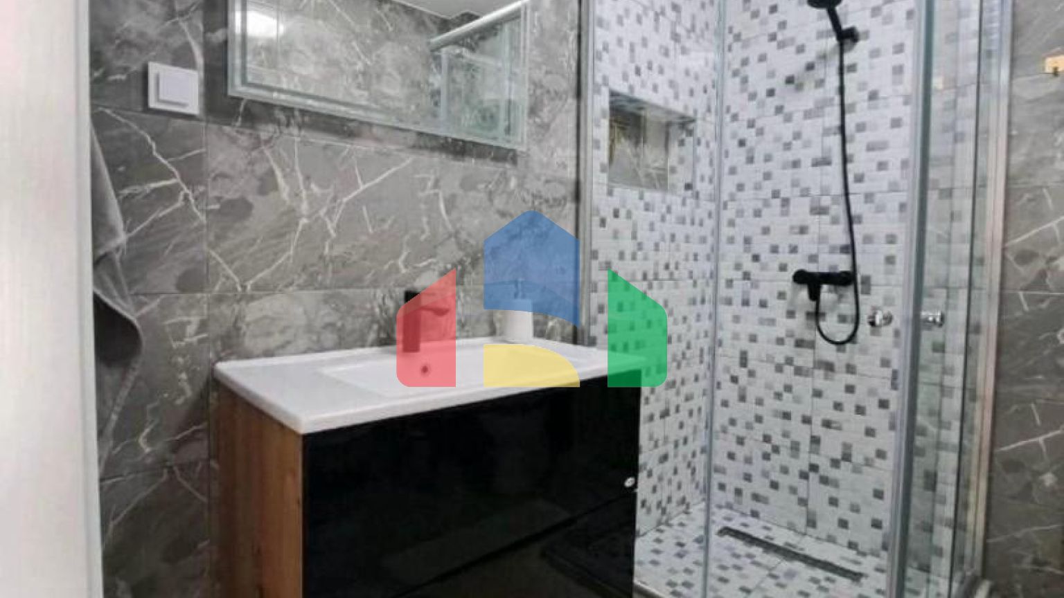 Современная и уютная квартира с 2 спальнями и потрясающим панорамным видом на море в Добры воды.