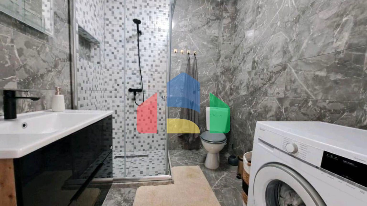 Современная и уютная квартира с 2 спальнями и потрясающим панорамным видом на море в Добры воды.