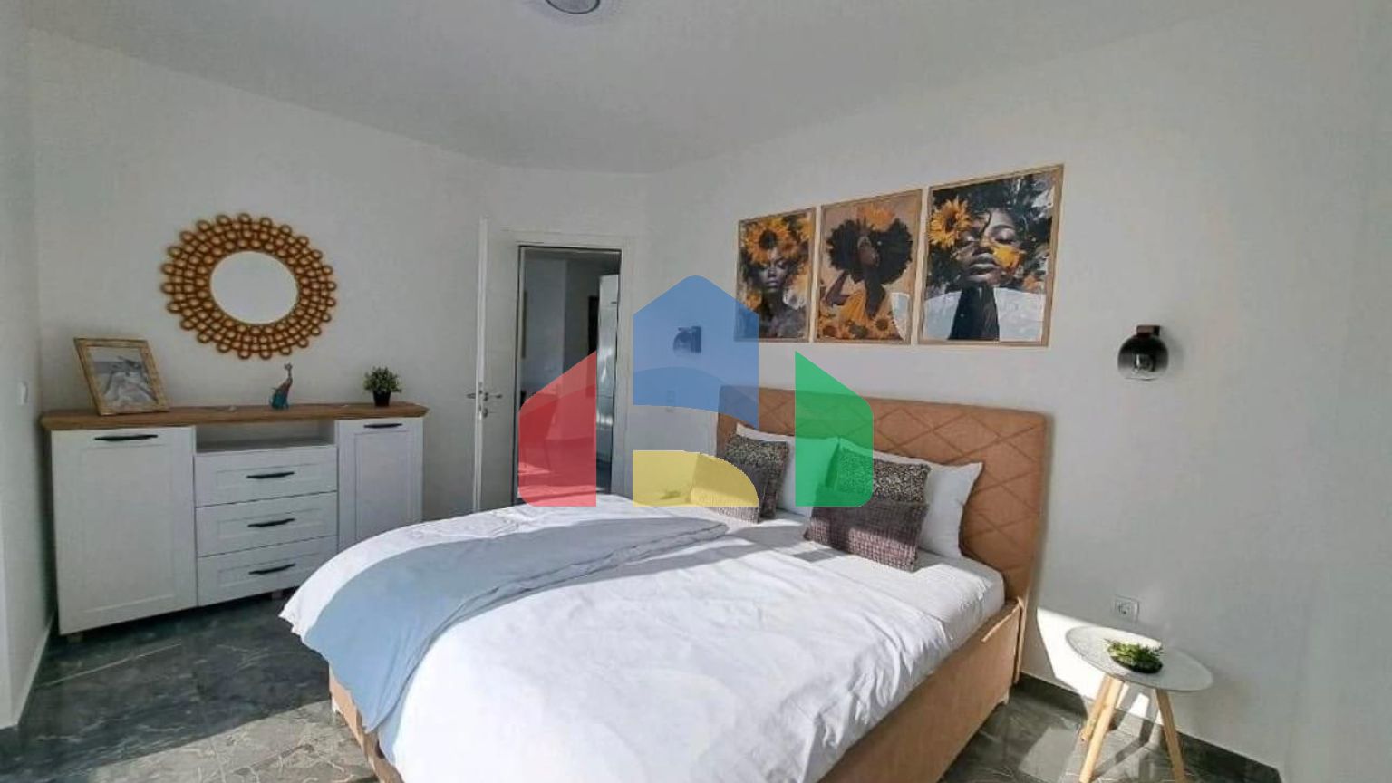 Современная и уютная квартира с 2 спальнями и потрясающим панорамным видом на море в Добры воды.