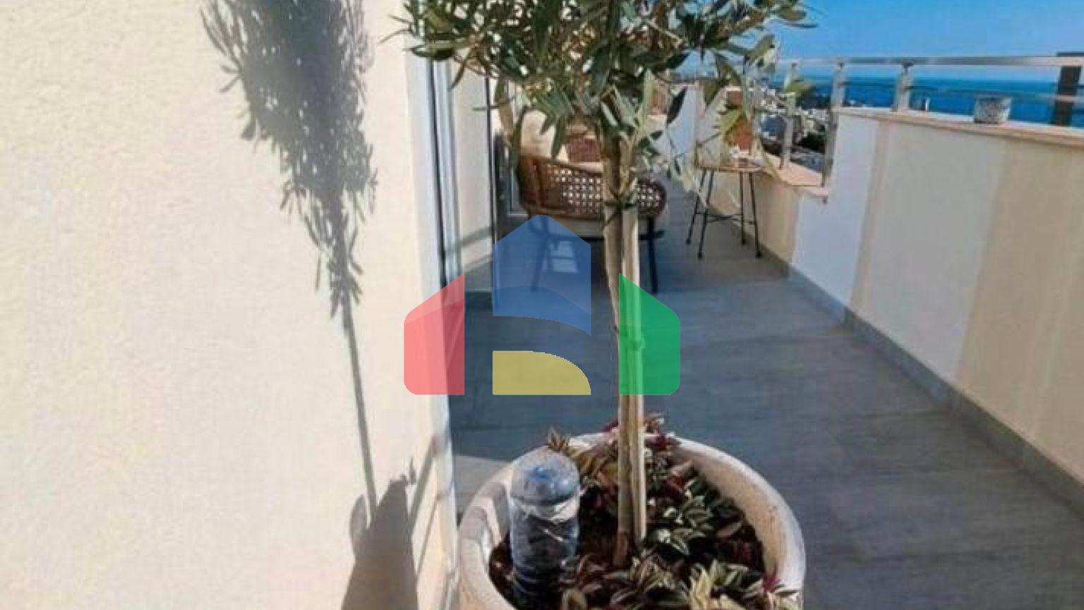 Современная и уютная квартира с 2 спальнями и потрясающим панорамным видом на море в Добры воды.