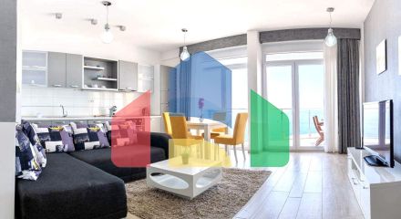 Квартира на первой линии с 2 спальнями, в комплексе с бассейном и прекрасным видом на море в Добры воды.