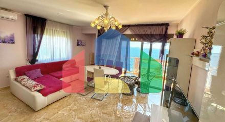 Просторная квартира с видом на море и бассейн в «Sveti Luka Apartaments»