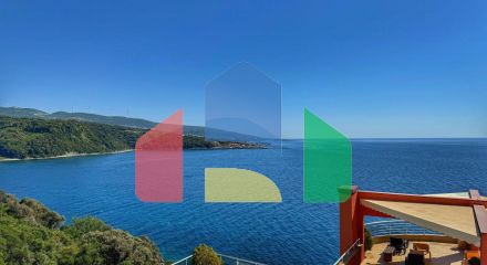 Просторная квартира с видом на море и бассейн в «Sveti Luka Apartaments»