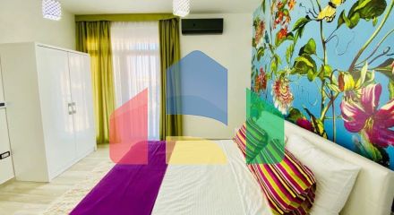 Spacious apartment on the first line with 2 bedrooms, in a complex with a swimming pool and a beautiful sea view in Dobry Vody.