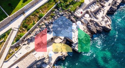 Просторная квартира на первой линии с 2 спальнями, в комплексе с бассейном и прекрасным видом на море в Добры воды.