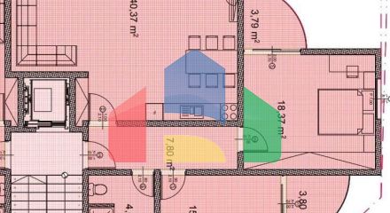 Просторная квартира на первой линии с 2 спальнями, в комплексе с бассейном и прекрасным видом на море в Добры воды.