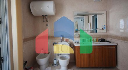 Трехуровневая вилла с бассейном и садом на побережье Черногории Трехуровневая вилла с бассейном и садом на побережье Черногории