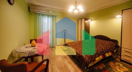 Трехуровневая вилла с бассейном и садом на побережье Черногории Трехуровневая вилла с бассейном и садом на побережье Черногории