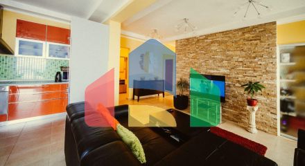 Трехуровневая вилла с бассейном и садом на побережье Черногории Трехуровневая вилла с бассейном и садом на побережье Черногории