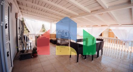 Трехуровневая вилла с бассейном и садом на побережье Черногории Трехуровневая вилла с бассейном и садом на побережье Черногории