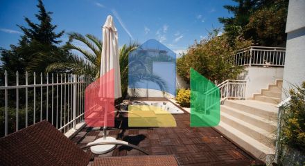 Трехуровневая вилла с бассейном и садом на побережье Черногории Трехуровневая вилла с бассейном и садом на побережье Черногории