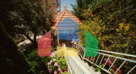 Трехуровневая вилла с бассейном и садом на побережье Черногории Трехуровневая вилла с бассейном и садом на побережье Черногории