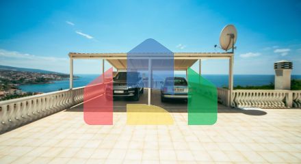 Трехуровневая вилла с бассейном и садом на побережье Черногории Трехуровневая вилла с бассейном и садом на побережье Черногории