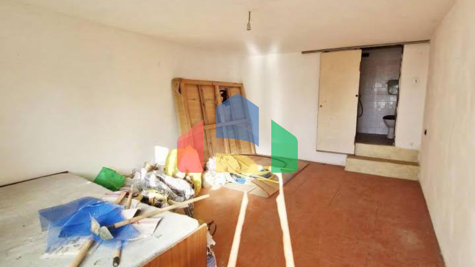 Продается 3-этажный легальный дом в Добра Вода, Отличная инвестиционная возможность.