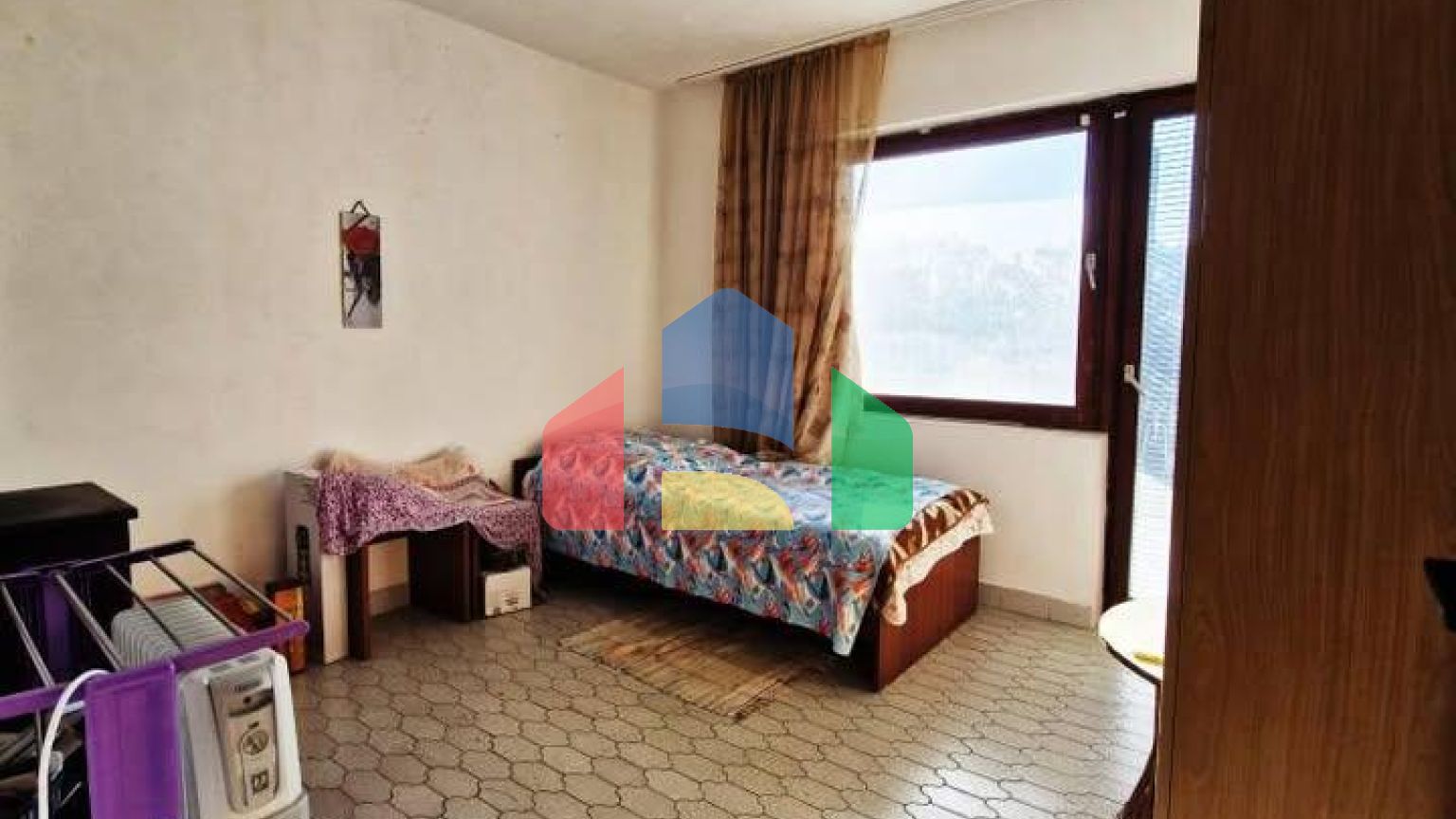 Продается 3-этажный легальный дом в Добра Вода, Отличная инвестиционная возможность.