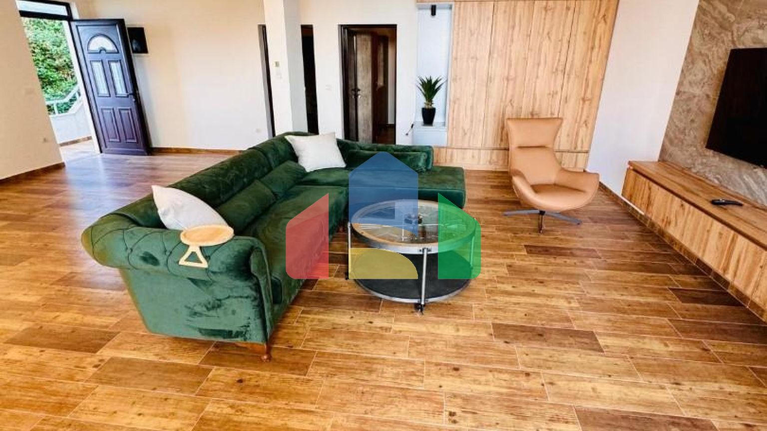 Вилла на первой береговой линии с собственным пляжем и бассейном