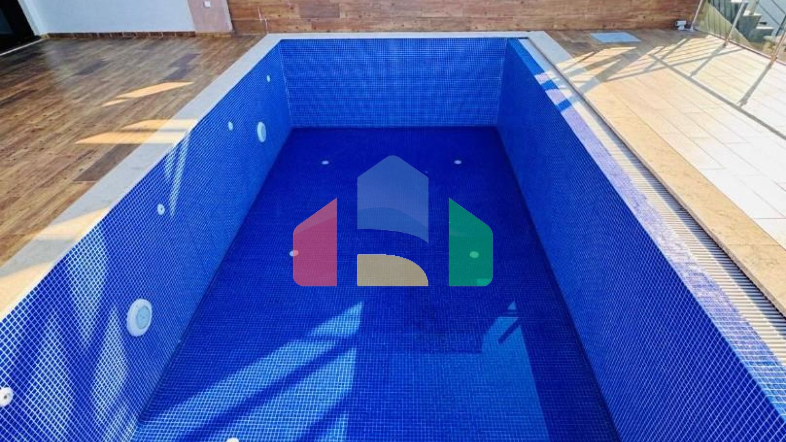 Вилла на первой береговой линии с собственным пляжем и бассейном