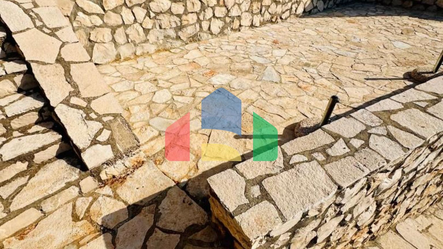 Вилла на первой береговой линии с собственным пляжем и бассейном