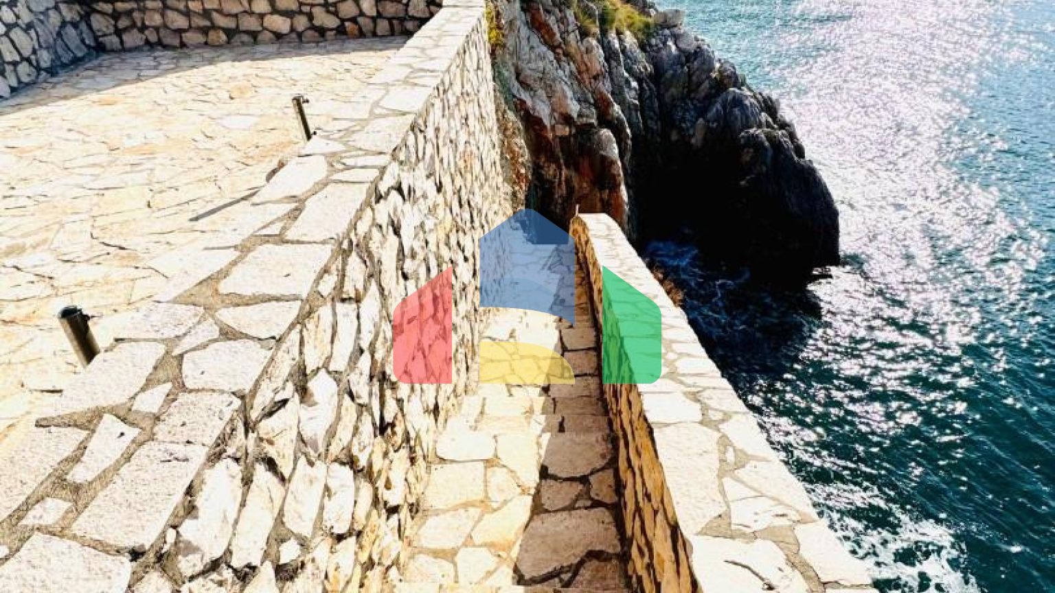 Вилла на первой береговой линии с собственным пляжем и бассейном