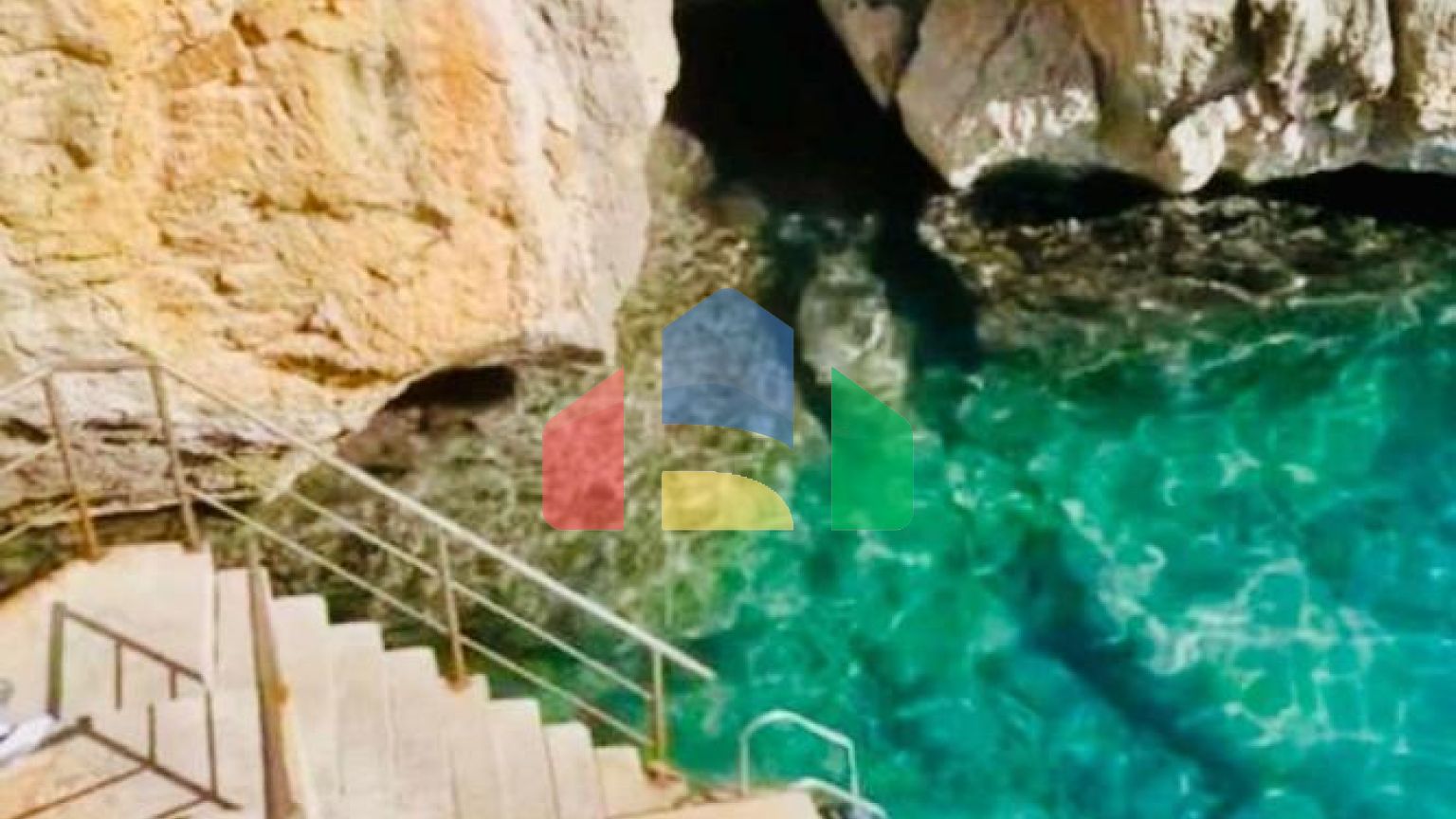 Вилла на первой береговой линии с собственным пляжем и бассейном